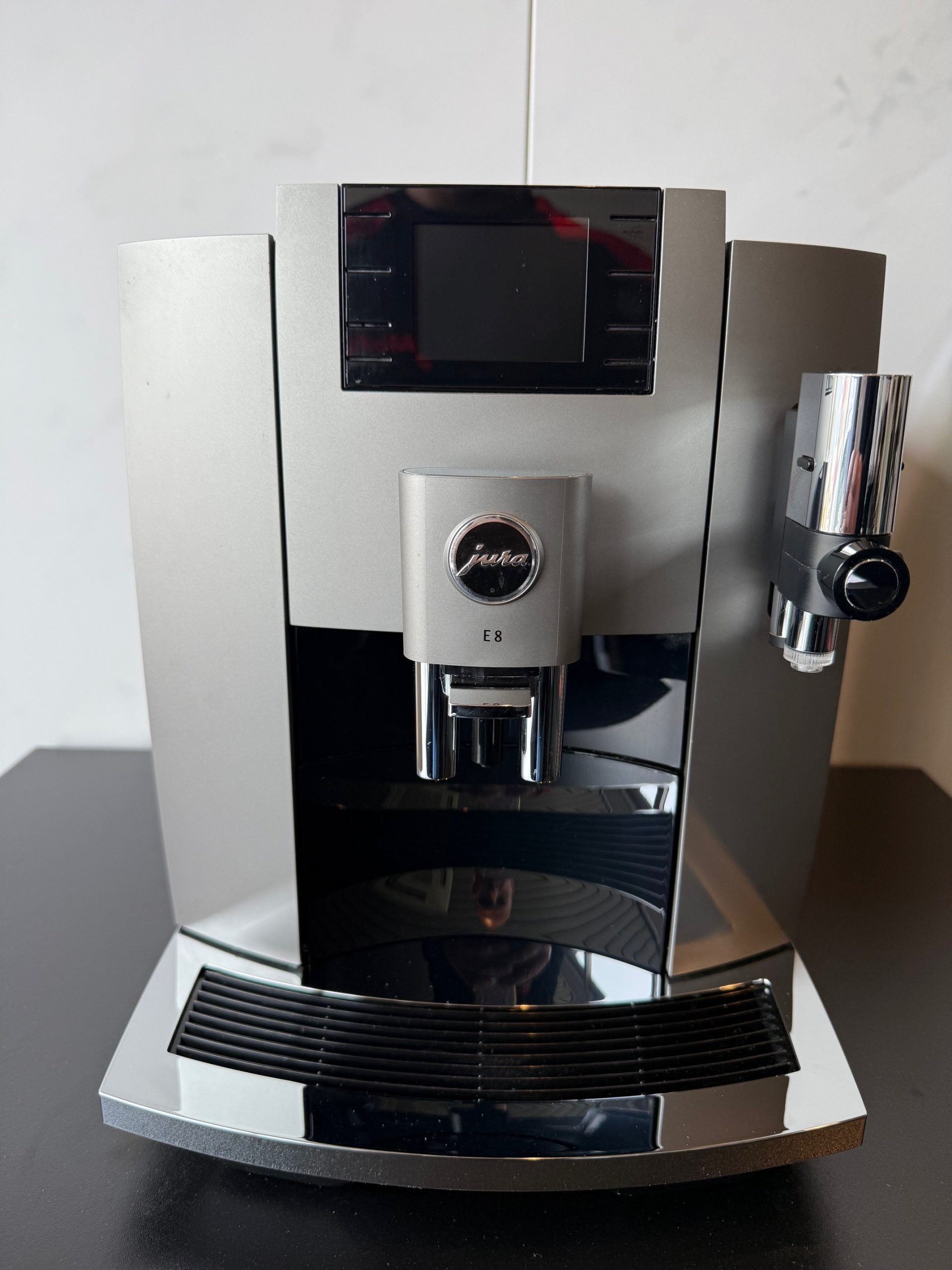 Jura E8 Dark Inox (EB) - Refurbished - Afbeelding 2